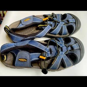 Keen size 9 blue sandals